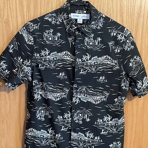 Men’s Old Navy slim short sleeve shirt